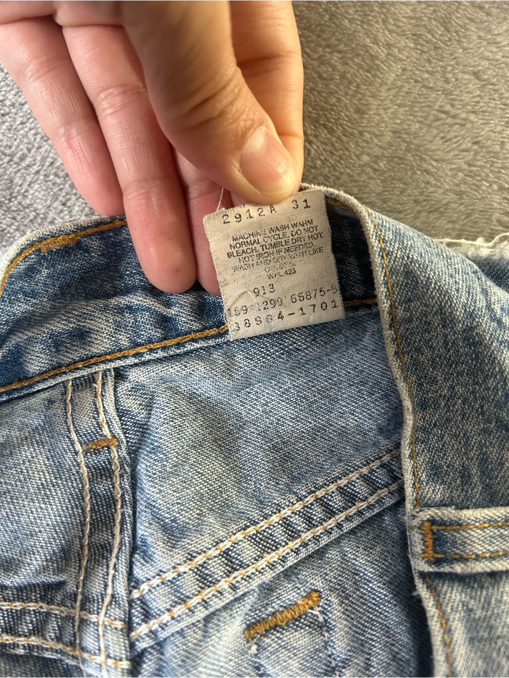 Levi’s vintage Classic Women's Denim Cutoff Shorts - Light Blue guys fit - Picture 3 of 9